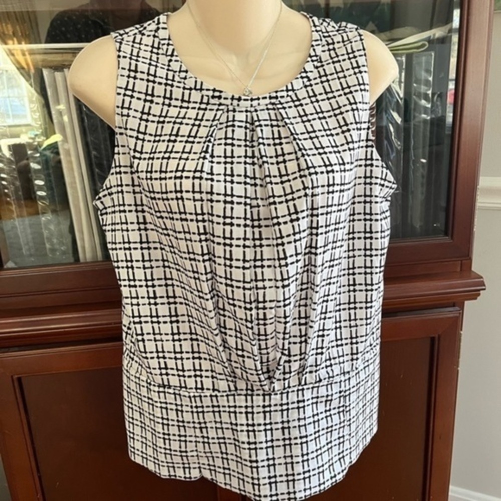 Banana Republic Black and White Sleeveless Top Size 2 Like New - Picture 8 of 13